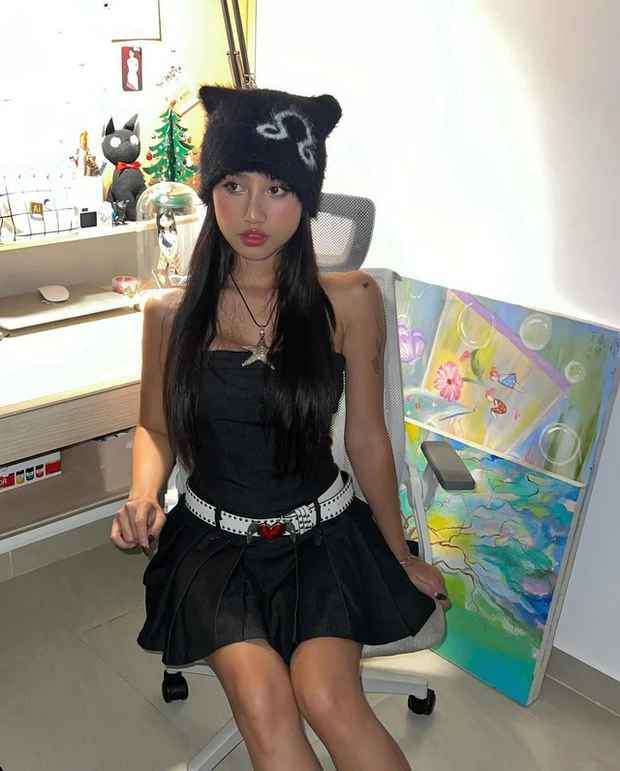 Ngoài đời, Trịnh Thảo là một trong những người đẹp không ngại công khai ngoại hình có can thiệp thẩm mỹ, cô còn đăng tải video "đập hộp chiếc mũi mới" thu hút hơn 2,2 triệu người xem.