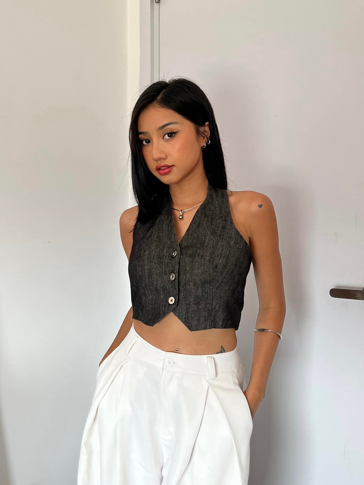 Cặp đôi Chao (Lê Hải) và Nhi (Trịnh Thảo) đang cùng đóng chung dự án phim Ước mình cùng bay với nhiều phân đoạn tình cảm dễ thương cực kỳ.