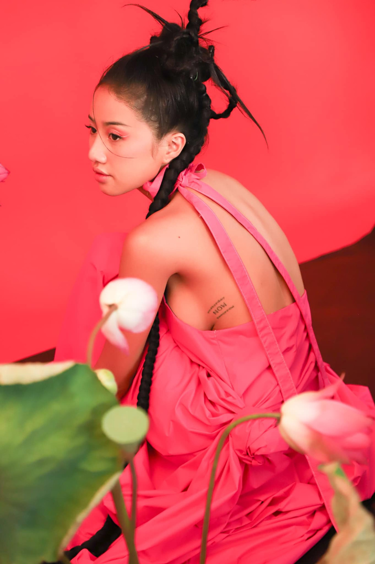 Mới đây, một đoạn video đăng tải Trịnh Thảo cùng Lê Hải (hotboy Người ấy là ai) tại quán sinh tố của Lê Dương Bảo Lâm, Long Thành (Đồng Nai) nhận được rất nhiều sự chú ý, có gần 1 triệu lượt xem.