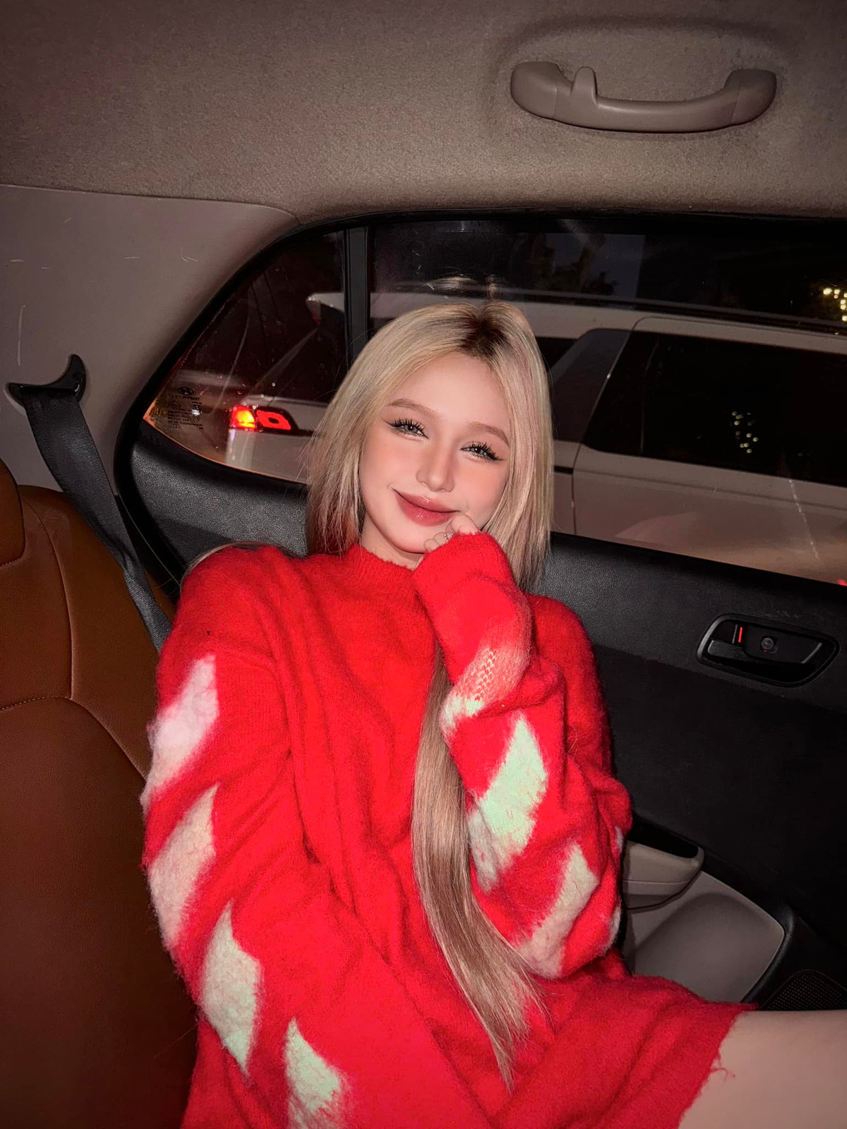 Với nhan sắc đẹp xuất sắc, đẹp bất chấp camera thường, hình ảnh bầu bĩnh lần này của Xoài Non tại sự kiện vì thế nhận được sự chú ý lớn của công chúng.