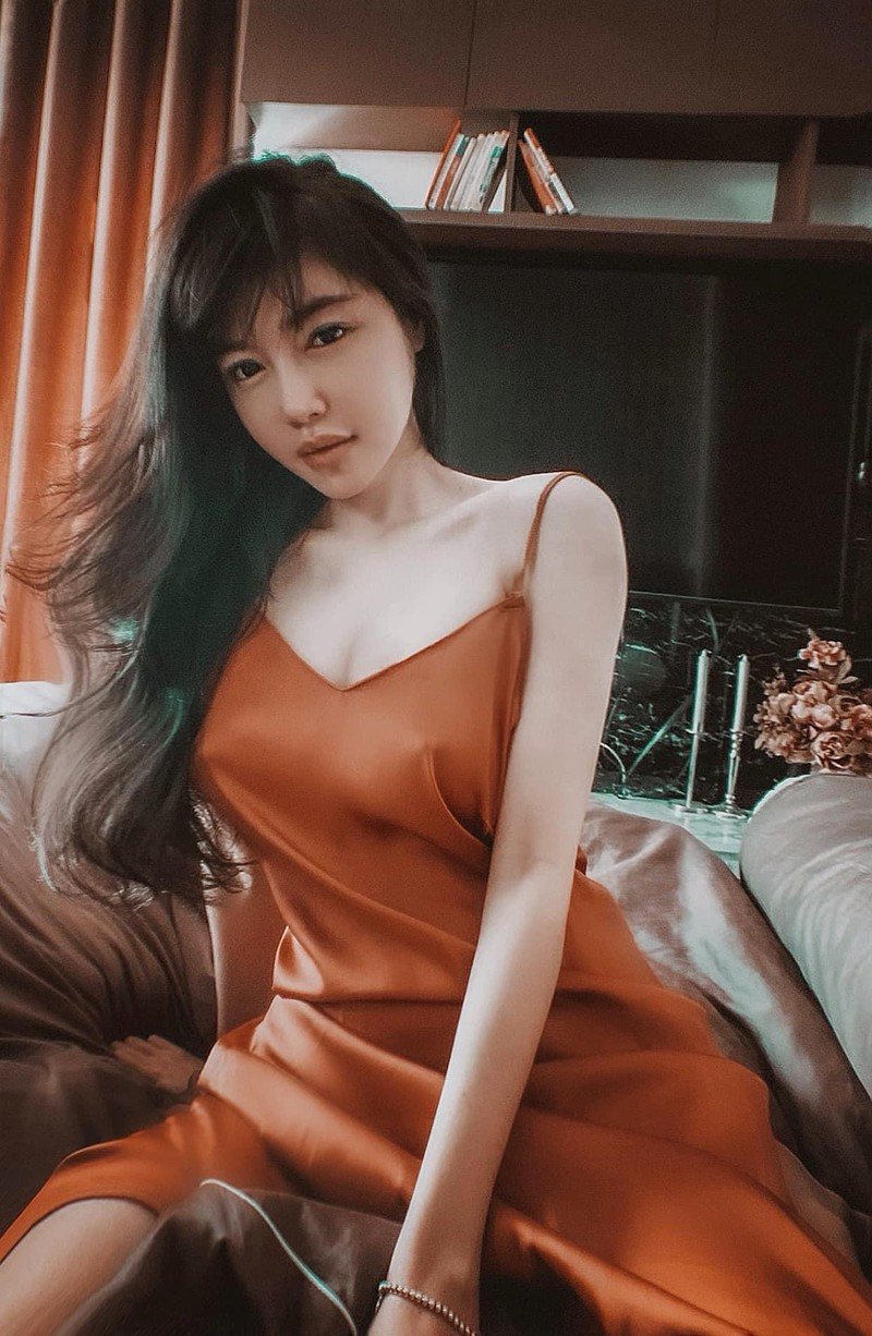 Bà mẹ 2 con không ngần ngại khoe thân táo bạo.