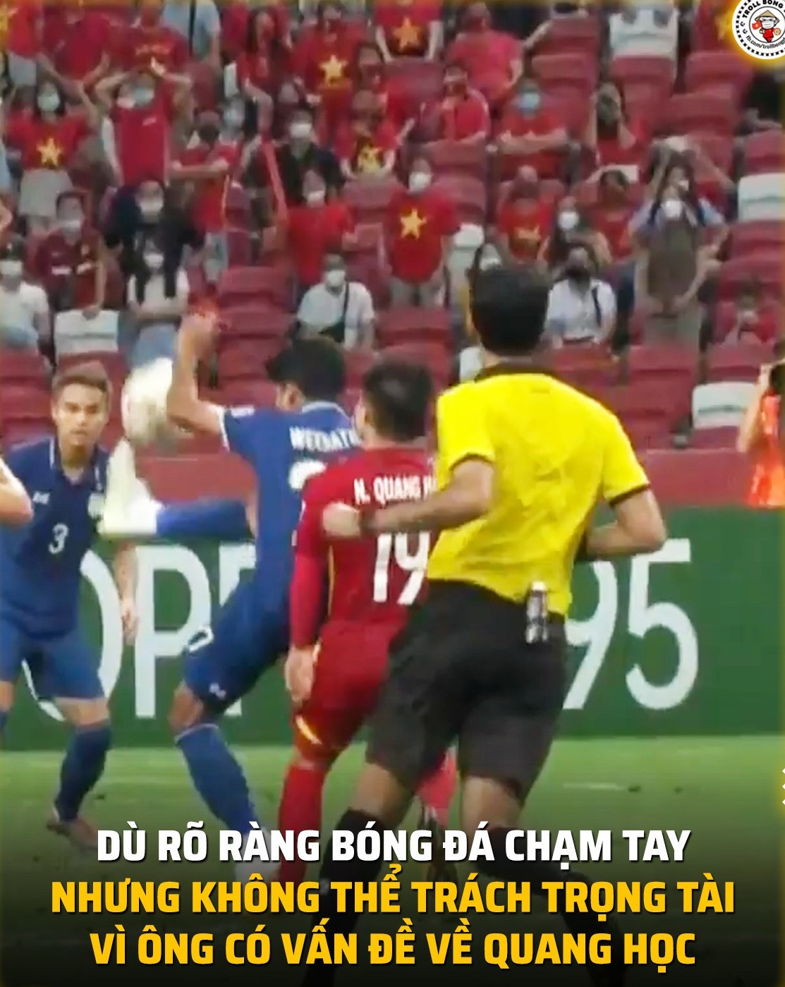 Netizen đặt dấu hỏi về đôi mắt của vị trọng tài trong tình huống gây tranh cãi của cầu thủ Thái Lan.