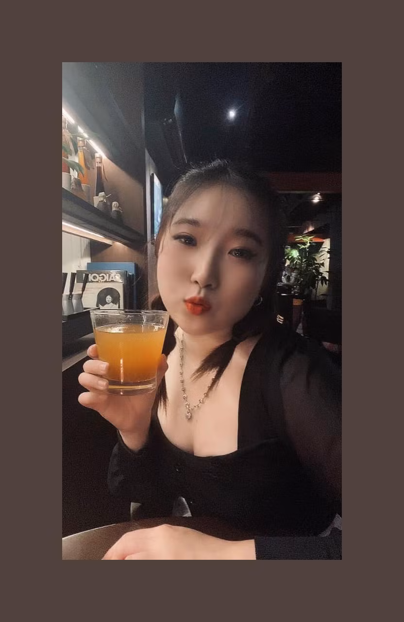 Để theo đuổi đam mê này, thời điểm đầu mới bắt đầu quay video, hầu hết tất cả Quỳnh đều tự mày mò thông qua những bài viết được chia sẻ trên mạng, không có thành viên nào trong gia đình của Quỳnh biết sử dụng Tiktok.