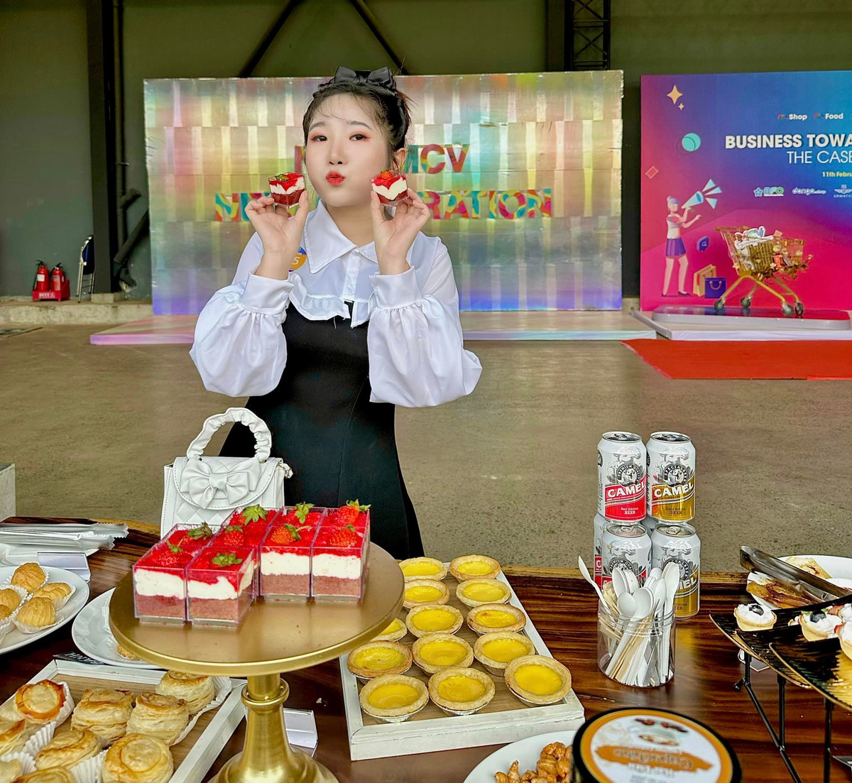 Quỳnh Abi còn cho biết, nguồn thu nhập từ công việc giáo viên phần chính là để phục vụ cho đam mê nấu nướng, và chuẩn bị vật liệu cho các video clip.