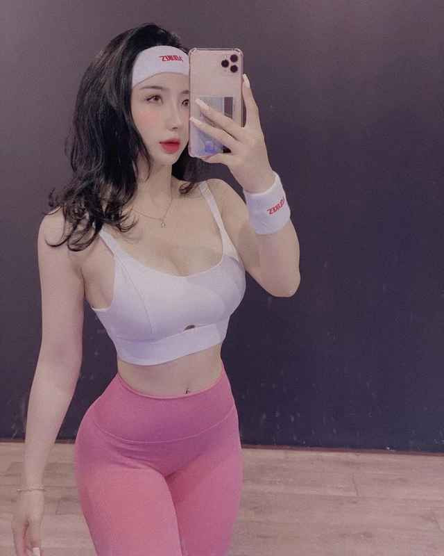 Ngoài ra, cô cũng áp dụng chế độ ăn uống khoa học, không dùng nhiều tinh bột, dầu mỡ.