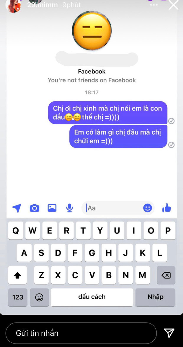 Trên story Instagram của mình, Mai Âm Nhạc đã chụp lại một đoạn tin nhắn với nội dung như sau: "Chị ơi, chị xinh mà sao chị nói em là con đầu *** thế chị. Em có làm gì đâu mà chị chửi em", kèm theo ký hiệu mặt cười.