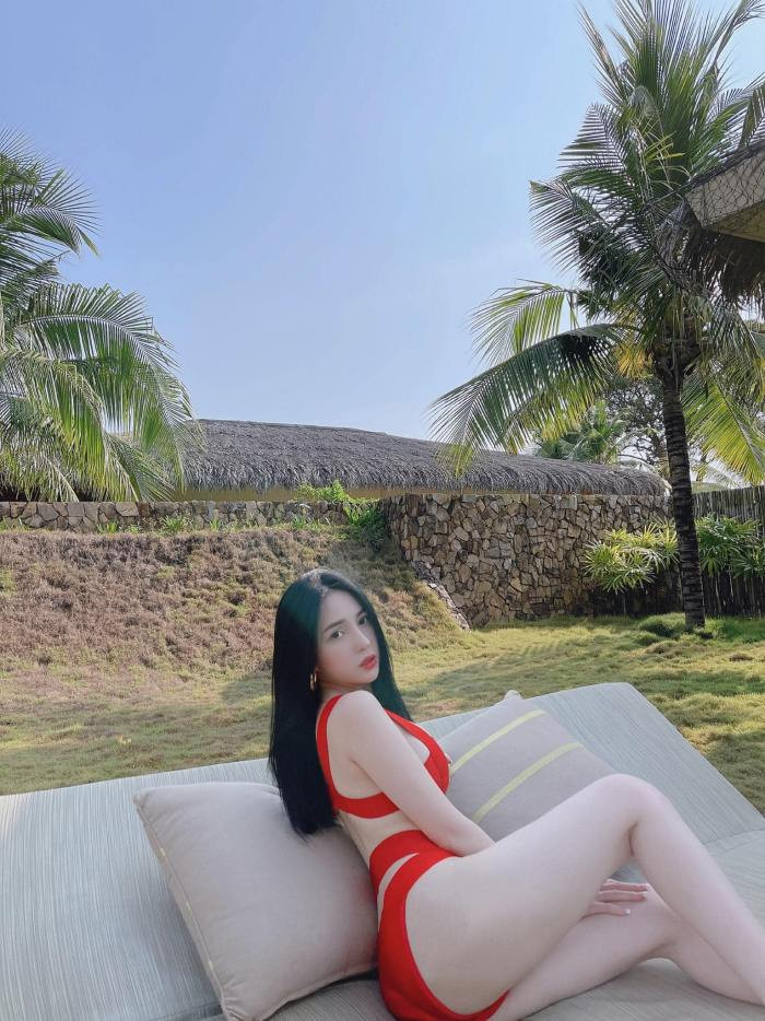 Dù không theo đuổi con đường chinh phục vương miện nhưng Kim Tuyến vẫn tạo nên được sức hút trên mạng xã hội.