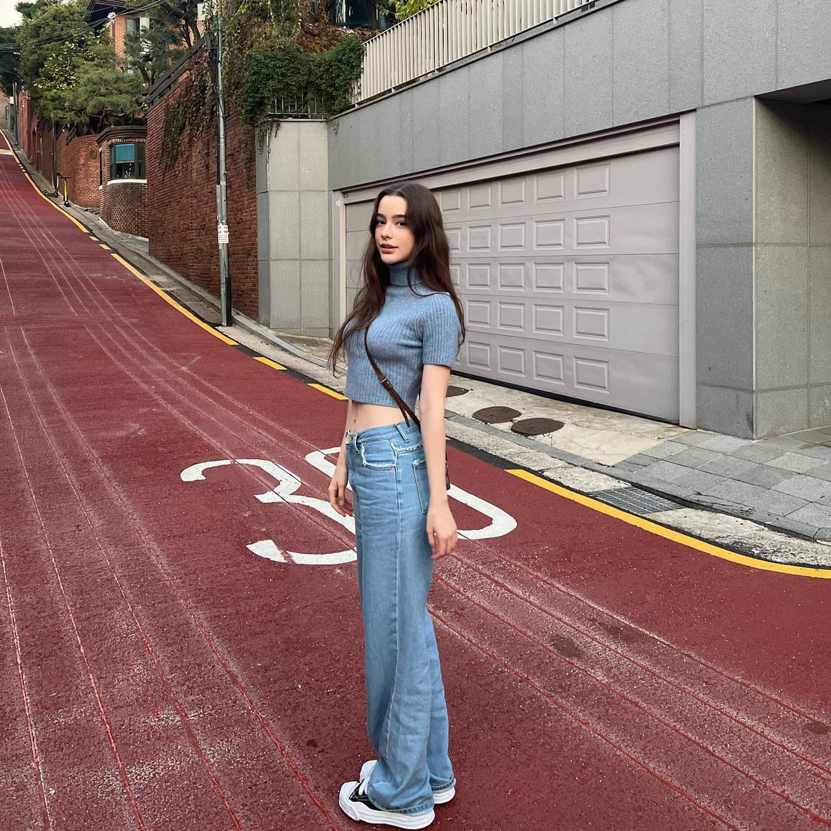 Trong một bài báo hiếm hoi về cô trên trang GQ, tác giả tiết lộ Dasha Taran đam mê vẽ tranh từ nhỏ và rất có năng khiếu trong lĩnh vực hội họa.