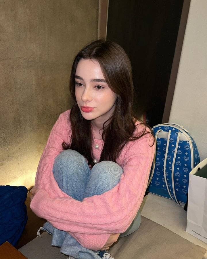 Hiện Dasha Taran vừa là beauty blogger, vừa làm mẫu ảnh cho một số hãng thời trang.