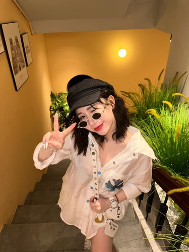 Trước tình hình đó, Tiểu Hý không ngần ngại, sử dụng chính các nền tảng của mình để làm sáng tỏ sự thật, đồng thời cảnh báo người hâm mộ và cộng đồng mạng không nên tin tưởng hay lan truyền những thông tin không được kiểm chứng.