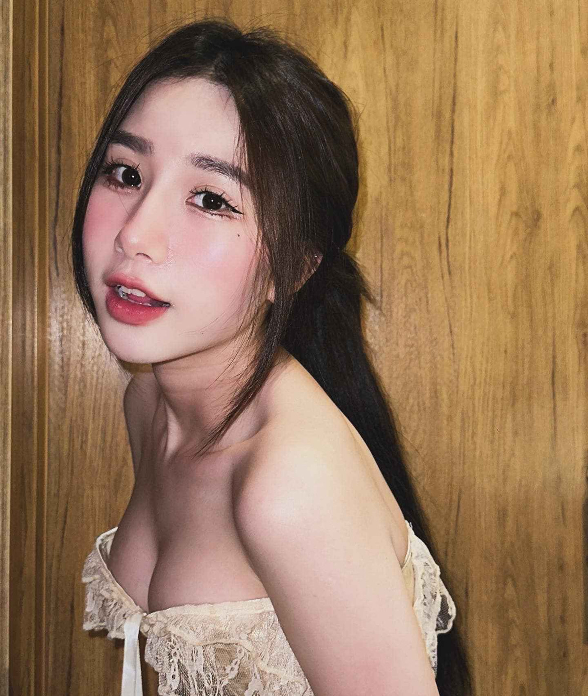 Với tư cách là một người có ảnh hưởng trên nền tảng mạng xã hội, Tiểu Hý luôn phải đối mặt với nhiều tin đồn, không ít trong số đó là thông tin sai lệch, thất thiệt có thể gây ảnh hưởng đến danh tiếng và hình ảnh của mình.