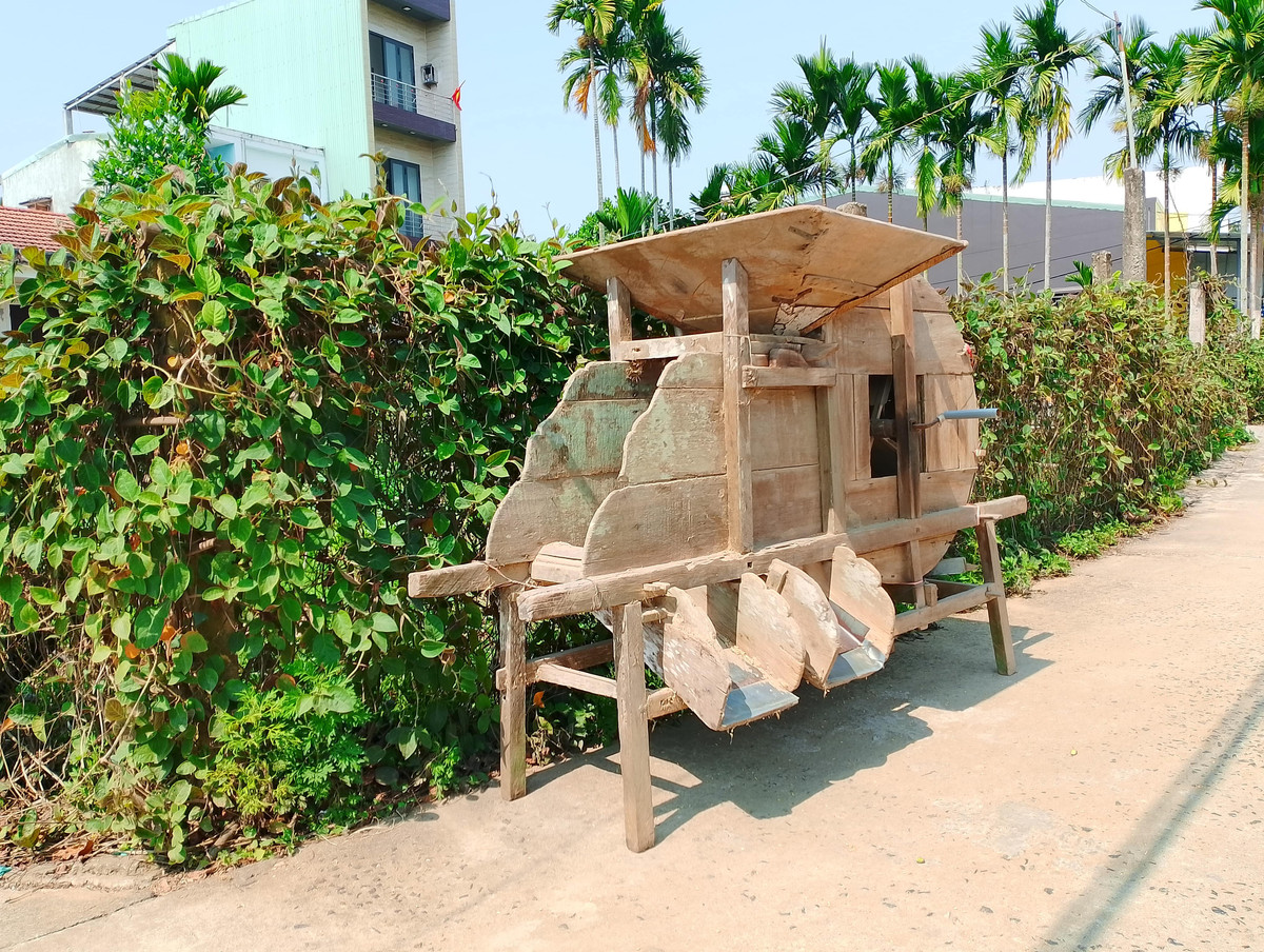 Du khách sẽ được tận hưởng hương thơm của đồng lúa bạt ngàn xanh mướt, nghe được tiếng rì rào của lũy tre làng, được rũ bỏ những lo toan thường nhật, được đắm mình trong khung cảnh mang đậm nét đặc trưng của một làng quê Việt Nam xưa...