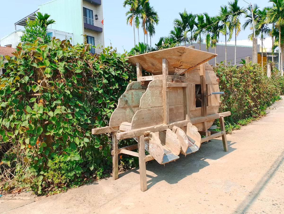 Du khách sẽ được tận hưởng hương thơm của đồng lúa bạt ngàn xanh mướt, nghe được tiếng rì rào của lũy tre làng, được rũ bỏ những lo toan thường nhật, được đắm mình trong khung cảnh mang đậm nét đặc trưng của một làng quê Việt Nam xưa...