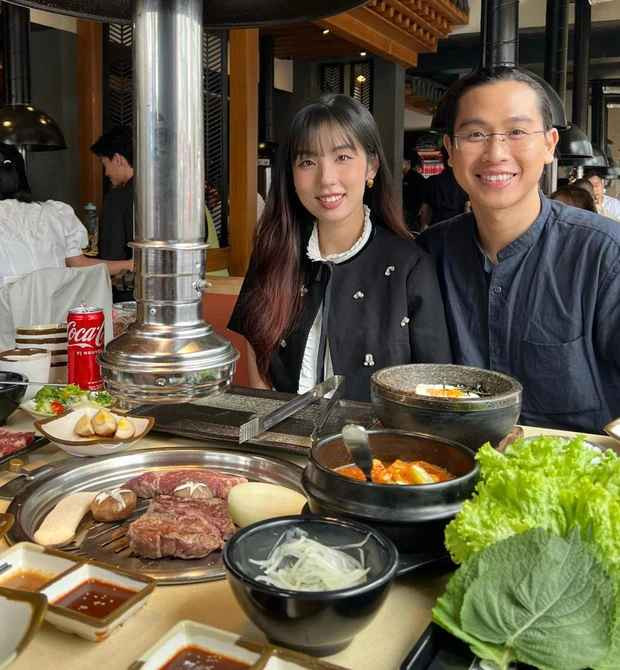 Cô nàng cựu sinh viên trường Đại học Ngoại thương vốn là một hot girl khá nổi tiếng trên mạng xã hội. Hồi năm 2017, Minh “tia” thấy trang cá nhân của Hà, thấy cô dễ thương và ấn nút “kết bạn”, nhưng Hà không trả lời.