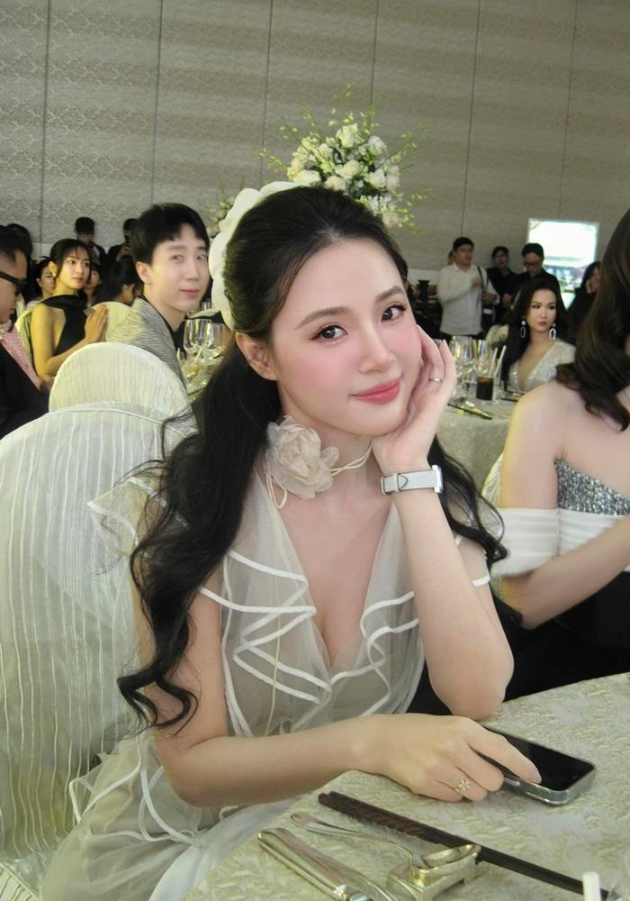 Trước đó, Midu từng chia sẻ cô đã hạn chế cập nhật mạng xã hội từ ngày 11/3.