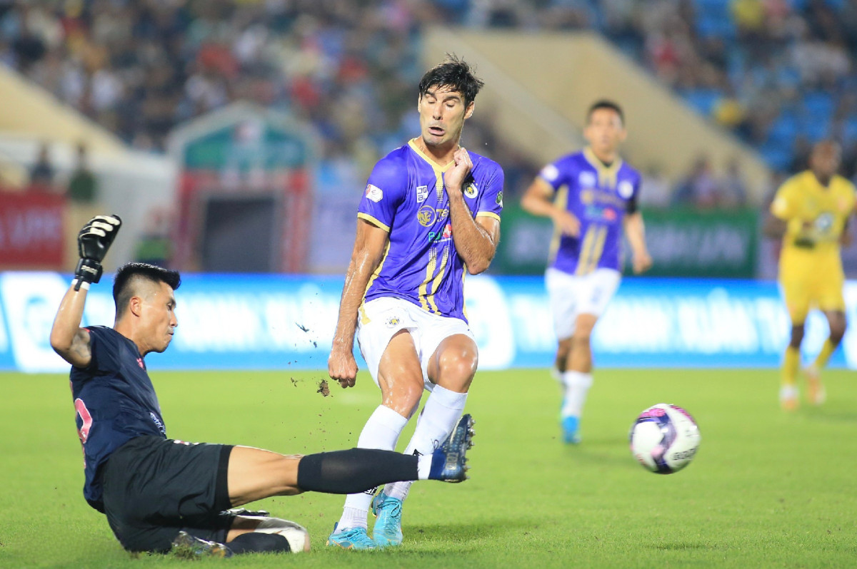 Hoa Nam Dinh, Ha Noi FC lo co hoi vuon len dau bang V-League