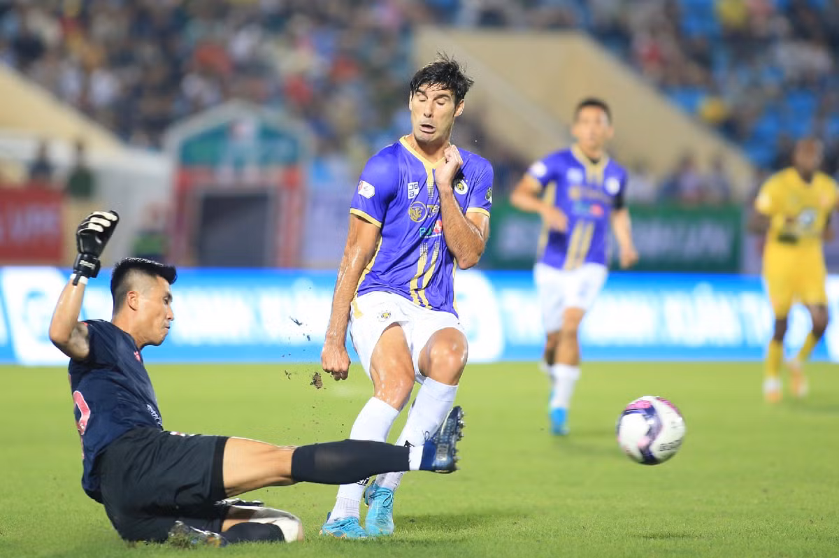 Hoa Nam Dinh, Ha Noi FC lo co hoi vuon len dau bang V-League