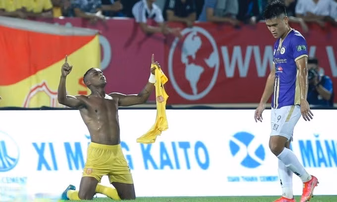 Hoa Nam Dinh, Ha Noi FC lo co hoi vuon len dau bang V-League-Hinh-3