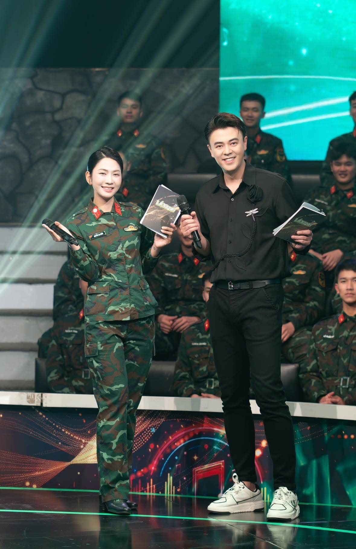 Chương trình dự kiến phát sóng vào lúc 20h30 thứ Hai hằng tuần, bắt đầu từ ngày 10/2/2025. Đồng hành cùng Lê Bống trong vai trò dẫn chương trình là MC Tuấn Tú.