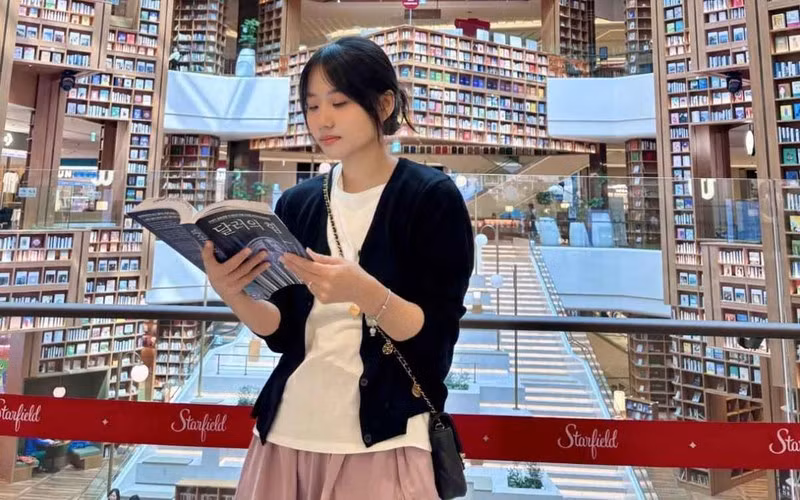 Nhật Lệ cũng là người chia sẻ với Quang Linh những khó khăn trong công việc và đưa ra những đóng góp sâu sắc giúp anh duy trì được sự cân bằng giữa công việc và cuộc sống cá nhân.