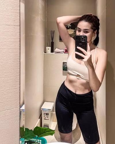 Cũng theo Mai Ngọc, khi tập ở phòng thì có máy đo nhưng với cách chụp ảnh hàng ngày sau buổi tập luyện sẽ kiểm chứng được mức độ xuống cân của mình.