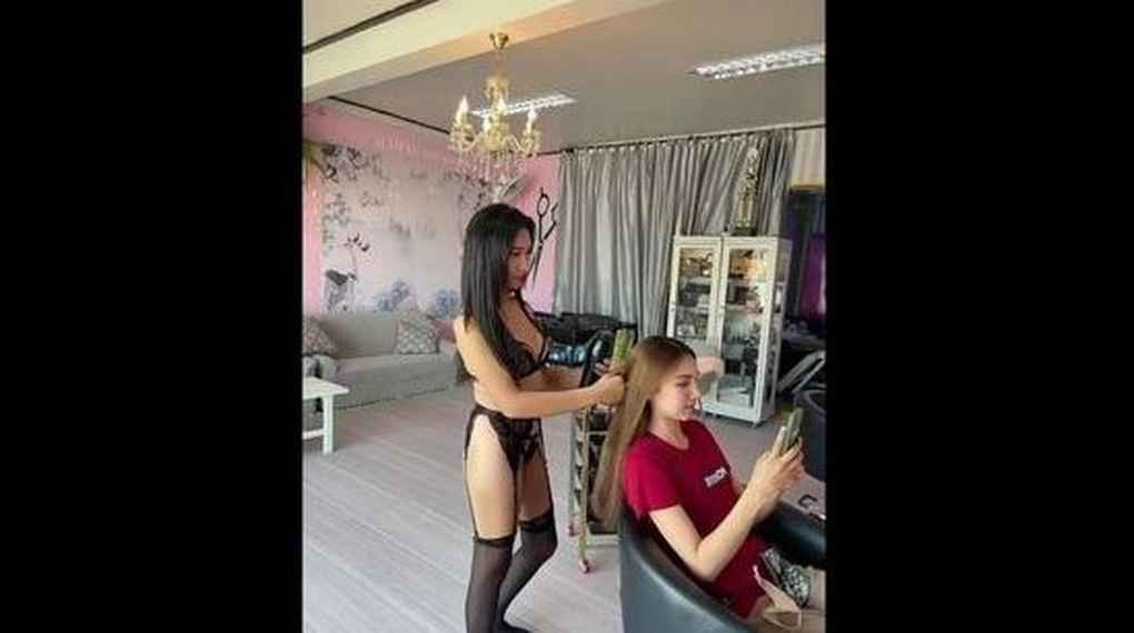 Tiệm tóc để nhân viên ăn mặc mát mẻ phục vụ khách cực phản cảm Tiem toc de nhan vien an mac mat me phuc vu khach cuc phan cam