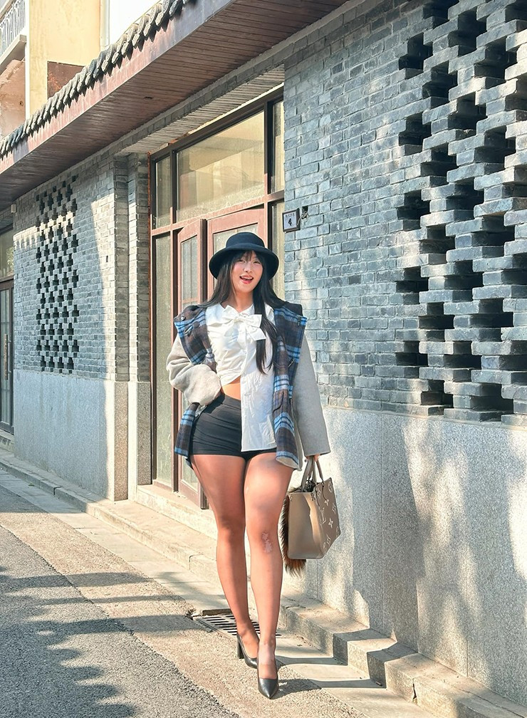 Sika biết cách phối hợp trang phục để tôn lên ưu điểm cơ thể, tạo nên dấu ấn riêng.