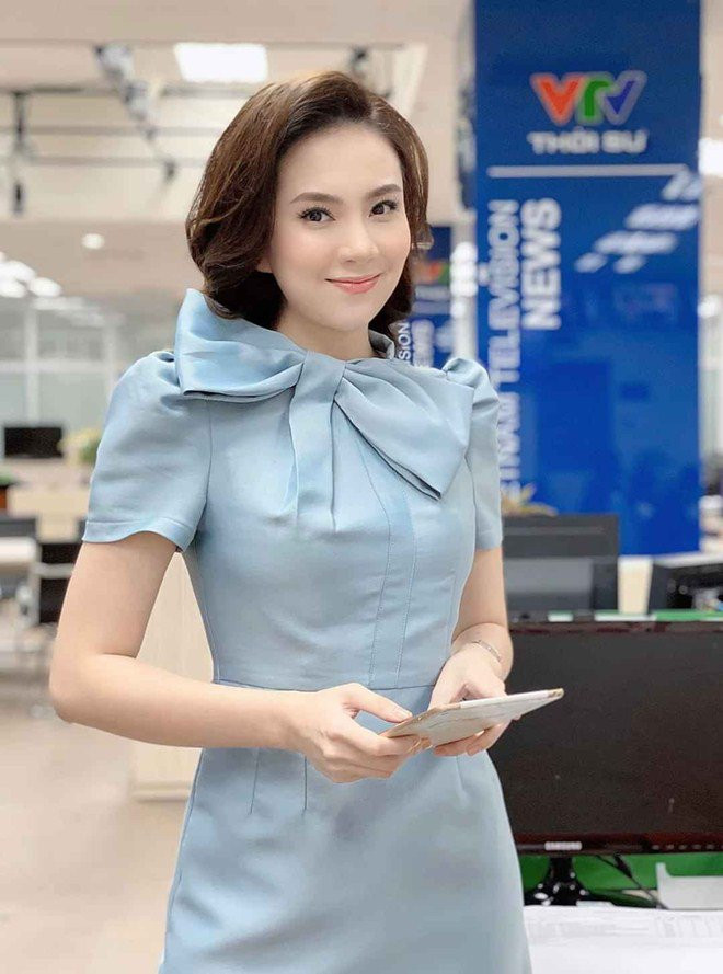 Đám cưới cổ tích của BTV Mai Ngọc diễn ra trong sự trầm trồ, kinh ngạc của nhiều người. Mai Ngọc như hóa thân thành nàng công chúa đang bước vào lễ đường cổ tích của chính mình.