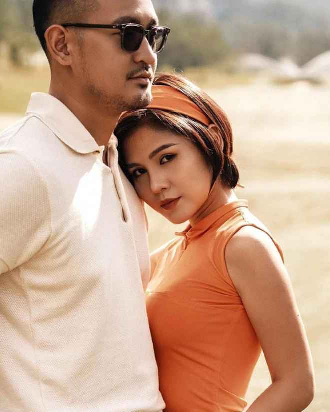 Chồng Thu Hoài không làm việc trong lĩnh vực giải nhưng lại là CEO nổi tiếng. Anh từng là du học sinh tại Mỹ và hiện đang làm giám đốc điều hành một học viện golf lớn tại Hà Nội.