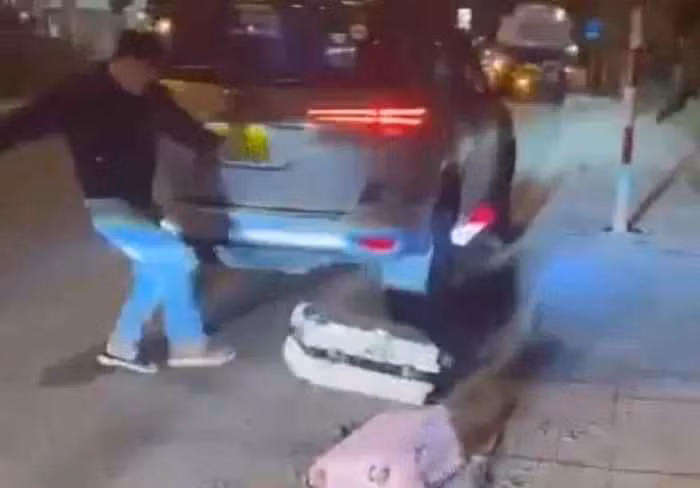 Xon xao tai xe chui tuc, nem vali cua du khach o Da Lat