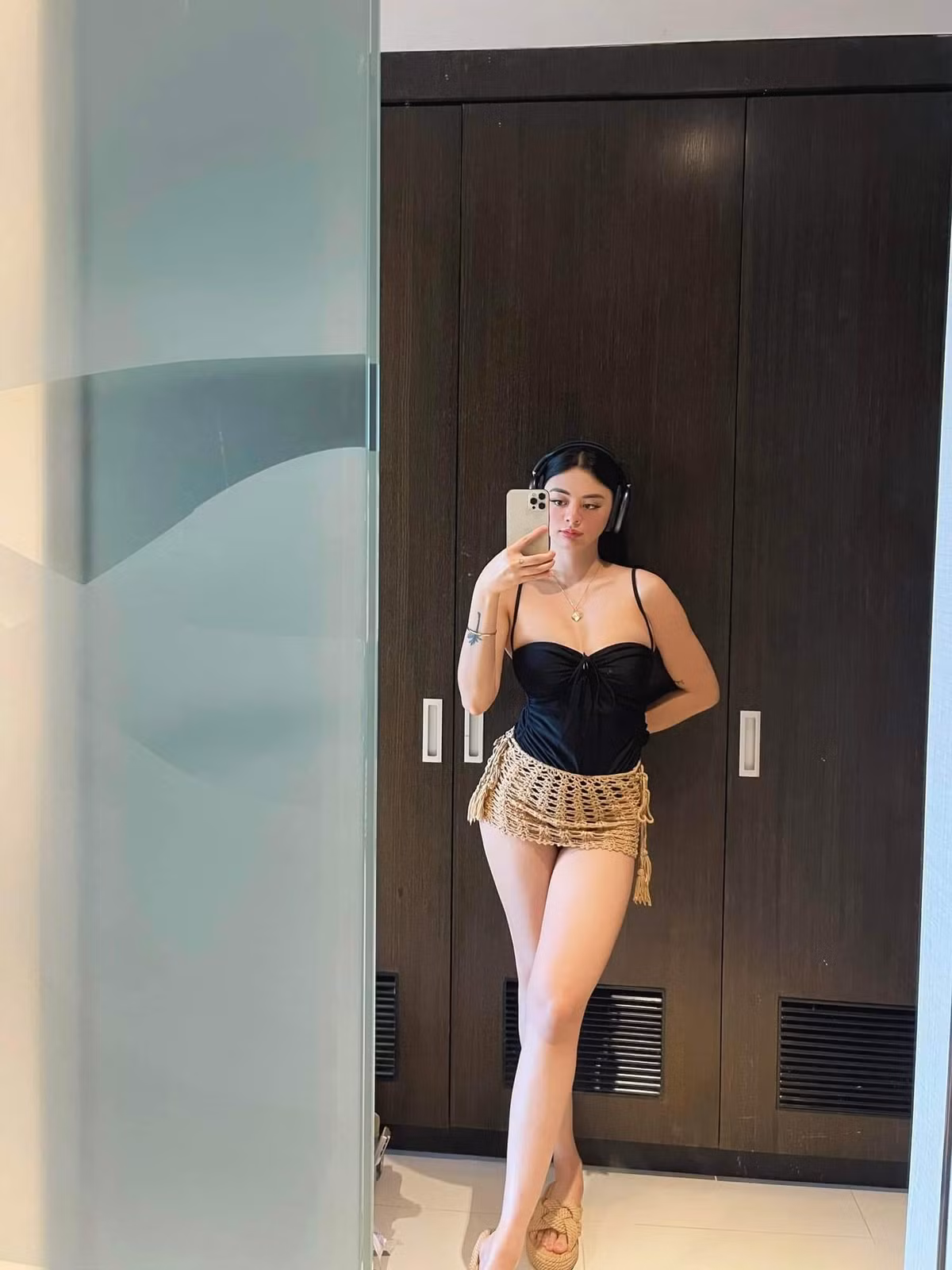 Chính bởi sức hút của mình mà Camille khá đắt show quảng cáo cho các nhãn hàng.