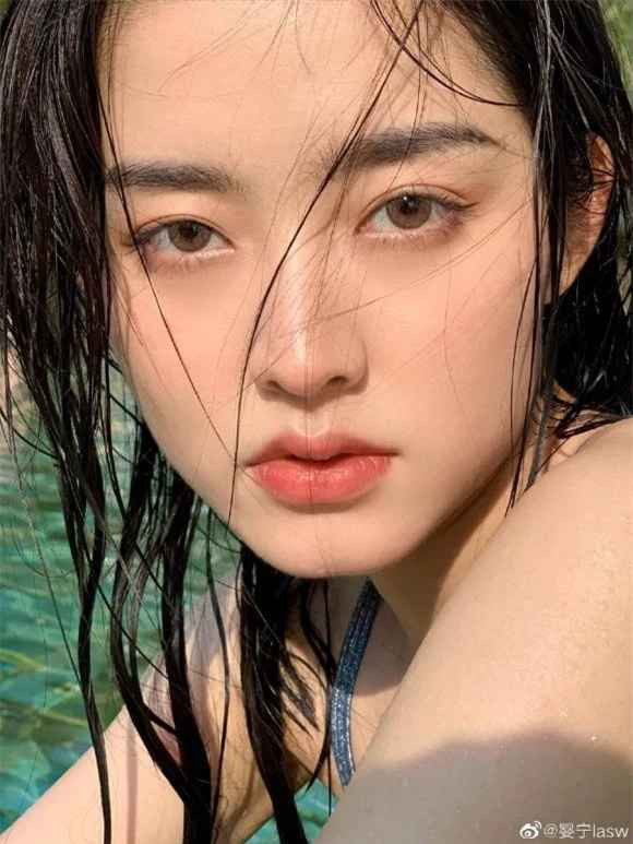 Ấn tượng trước vẻ đẹp của mỹ nhân này, có rất nhiều người bình luận nhận Ying Ning làm vợ.