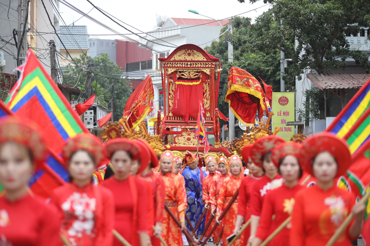 Sau khi Hai Bà mất, nhân dân huyện Mê Linh đã lập đền thờ để tỏ lòng tri ân và tôn kính đối với Hai Bà Trưng cùng lục bộ chư tướng, cầu mong Hai Bà phù hộ độ trì cho Quốc thái dân an.