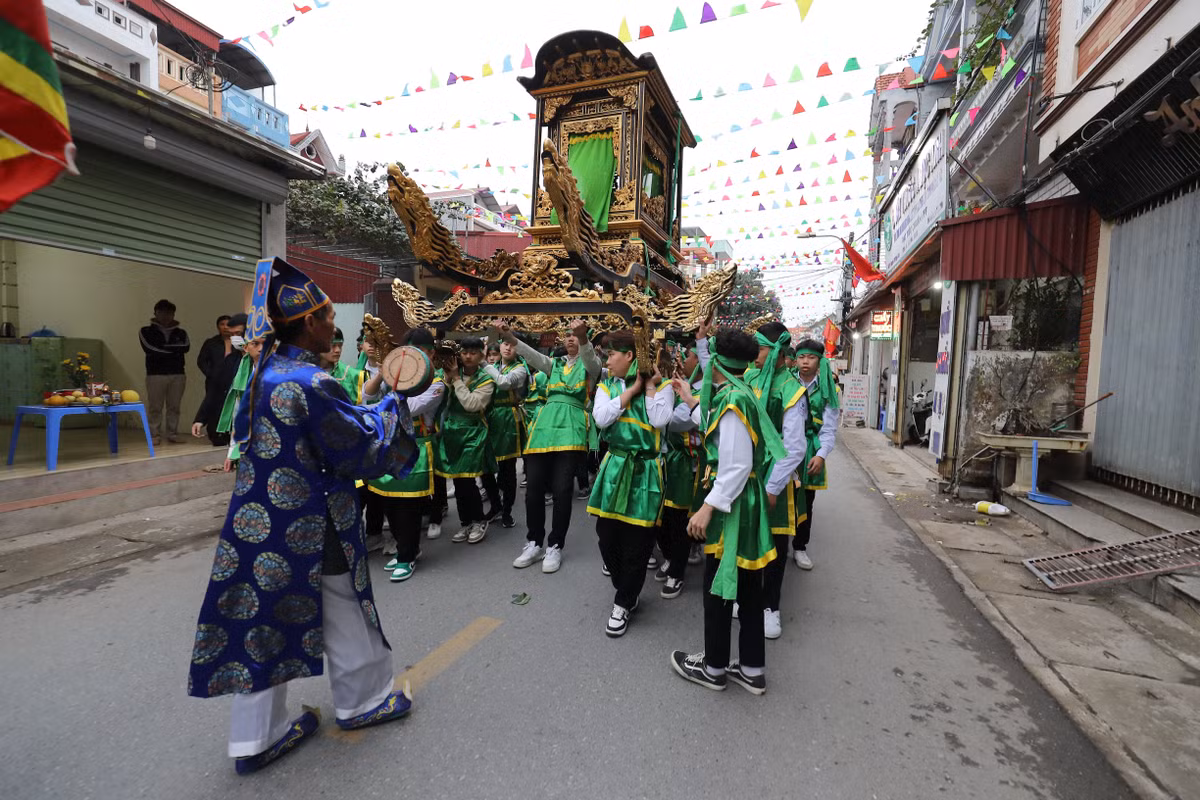 Được sự hưởng ứng của các lạc Hầu, lạc Tướng và nhân dân, chỉ trong thời gian ngắn, với khí thế sục sôi mạnh mẽ, Hai Bà Trưng đã lãnh đạo đội quân đánh đuổi giặc ngoại xâm ra khỏi bờ cõi. Cuộc khởi nghĩa Hai Bà Trưng đã ghi một dấu son sáng chói đầu tiên trong lịch sử giữ nước của dân tộc.