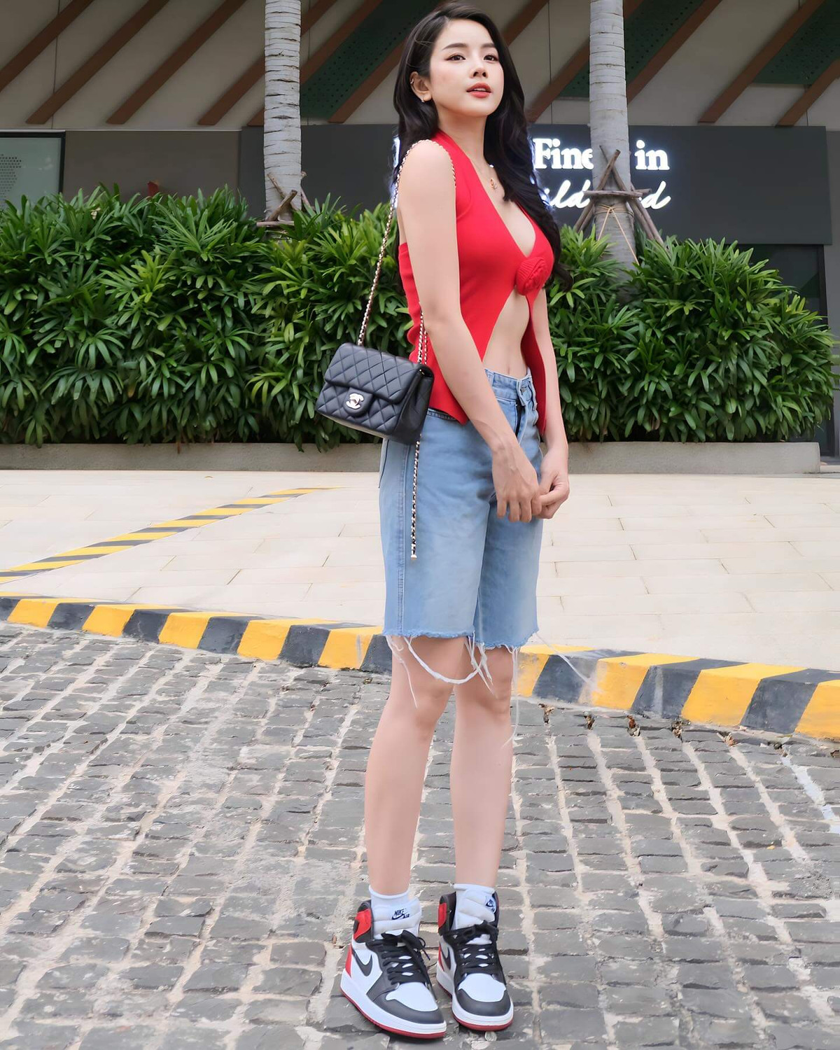 Mie cho biết trước đây cô từng theo học trường Cao đẳng múa Việt Nam (Hà Nội), bắt đầu sự nghiệp bằng vai trò diễn viên múa. Khi tình cờ bén duyên với công việc DJ, cô nhận ra đây là nghề phù hợp và nỗ lực phát triển sự nghiệp.