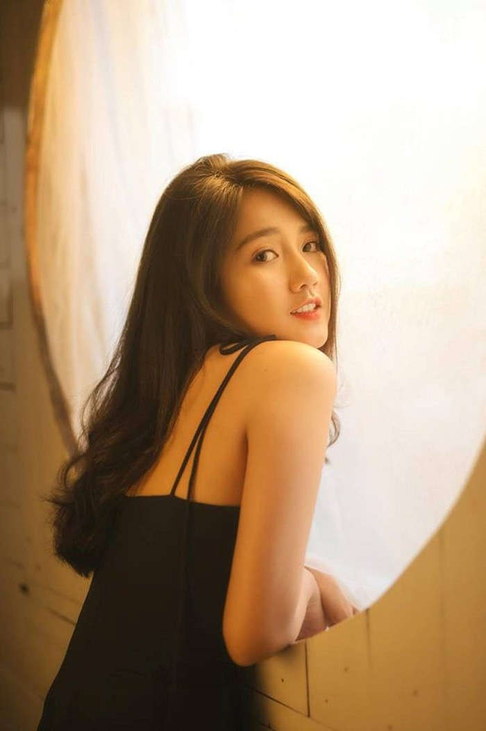 Nhiều người nhận xét nhờ chăm chỉ luyện tập, body của Trinh Xíu cũng cải thiện rất nhiều. Hiện tại, hot girl Sài thành sở hữu vóc dáng “đồng hồ cát” khiến hội chị em mơ ước.