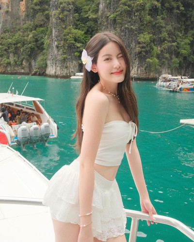 Mỹ Hàn còn là KOL, người mẫu ảnh trong lĩnh vực thời trang, làm đẹp. Cô nàng gây ấn tượng với gu ăn mặc và lối trang điểm tinh tế.