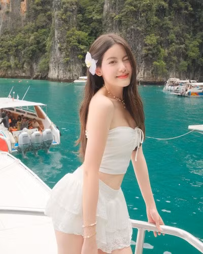 Mỹ Hàn còn là KOL, người mẫu ảnh trong lĩnh vực thời trang, làm đẹp. Cô nàng gây ấn tượng với gu ăn mặc và lối trang điểm tinh tế.