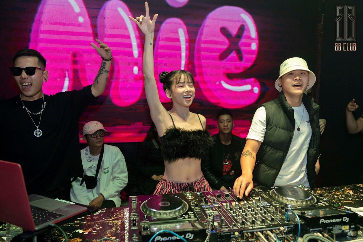 Gần đây, sự góp mặt của cô nàng trong Rap Việt khiến cho tên tuổi của DJ Mie bùng nổ hơn.
