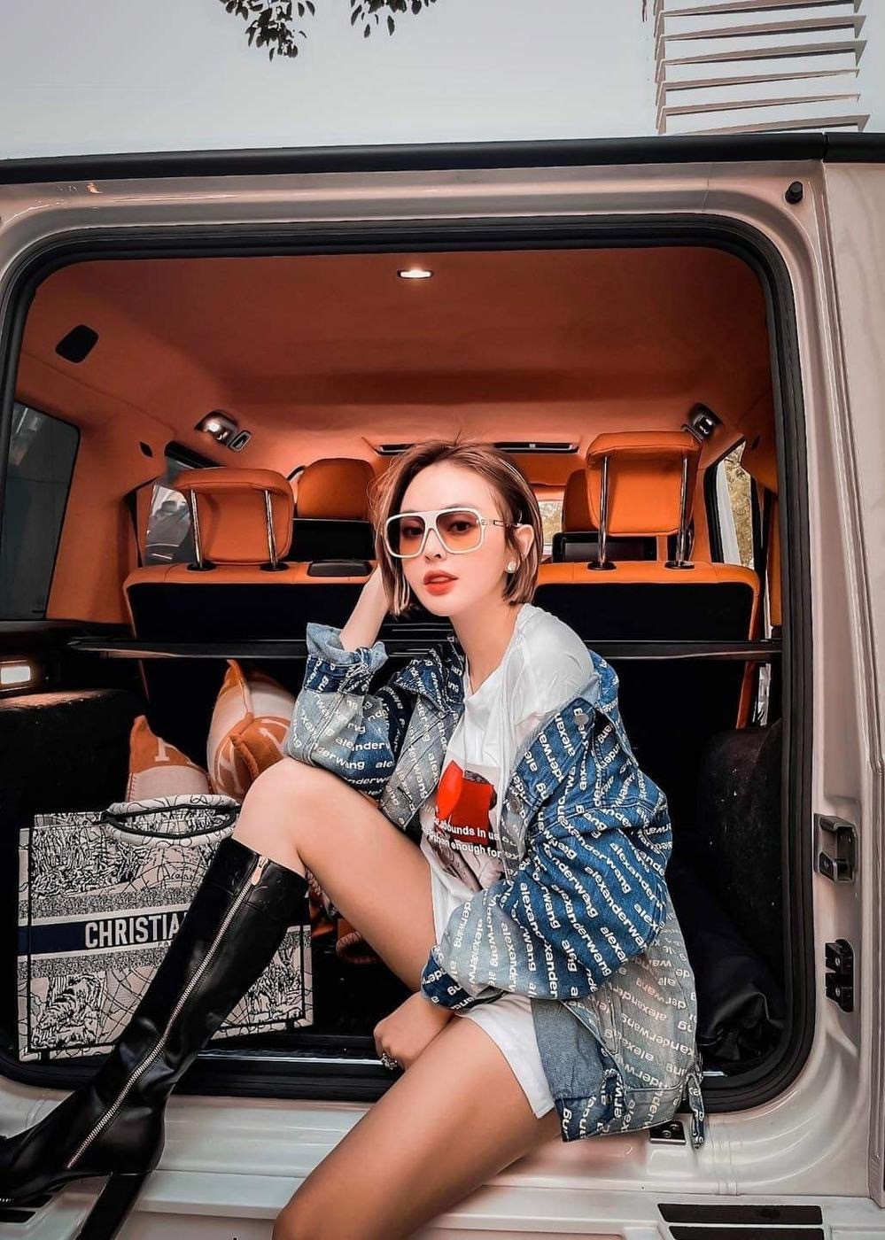 Hiện phía cả hai vẫn chưa có phản ứng nào thêm sau phiên toà sáng nay. Sự việc nhận được rất nhiều quan tâm cũng như chú ý từ dân mạng.