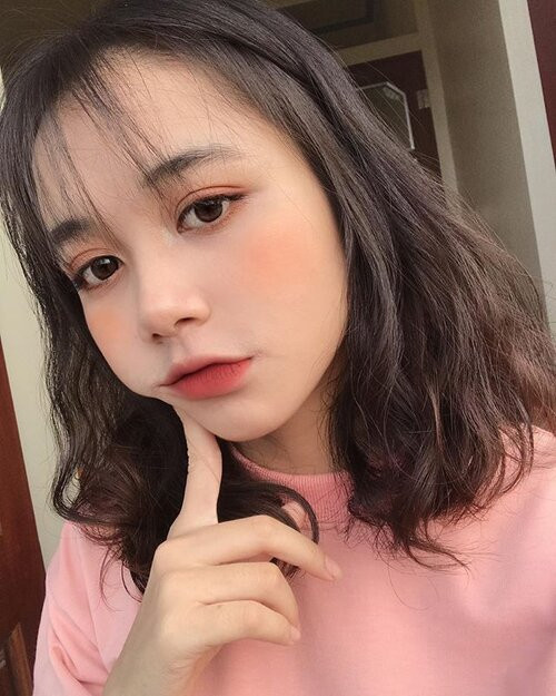 Phong cách thời trang của Diệu Anh khá đa dạng, lúc năng động, trẻ trung, khi nữ tính, nhẹ nhàng. Nhờ đó, Diệu Anh xuất hiện với những hình ảnh ấn tượng, nhận được sự yêu mến của nhiều người.