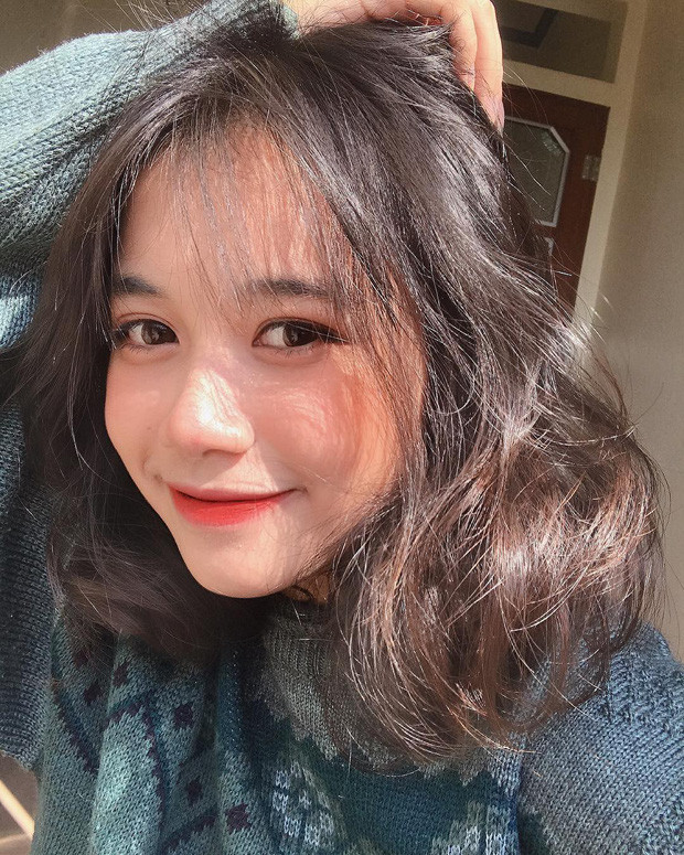 Sở hữu nét đẹp ngây thơ, trong sáng cùng thần thái cuốn hút, Diệu Anh ngay lập tức nổi tiếng trên khắp các diễn đàn.