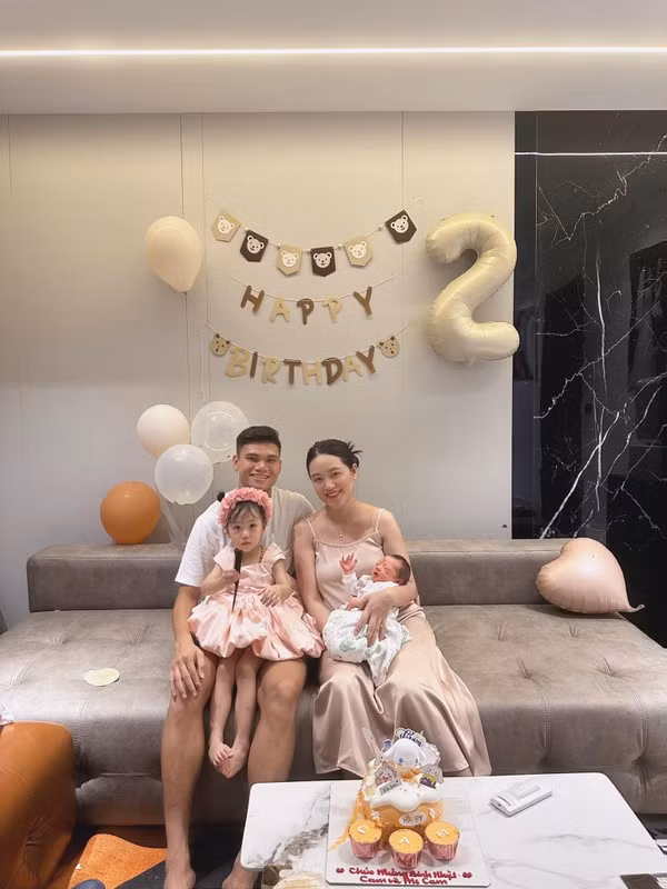 Hiện tại, cầu thủ quê lúa đang sở hữu căn nhà riêng 3 tầng tại khu đô thị sang trọng ở thành Vinh.