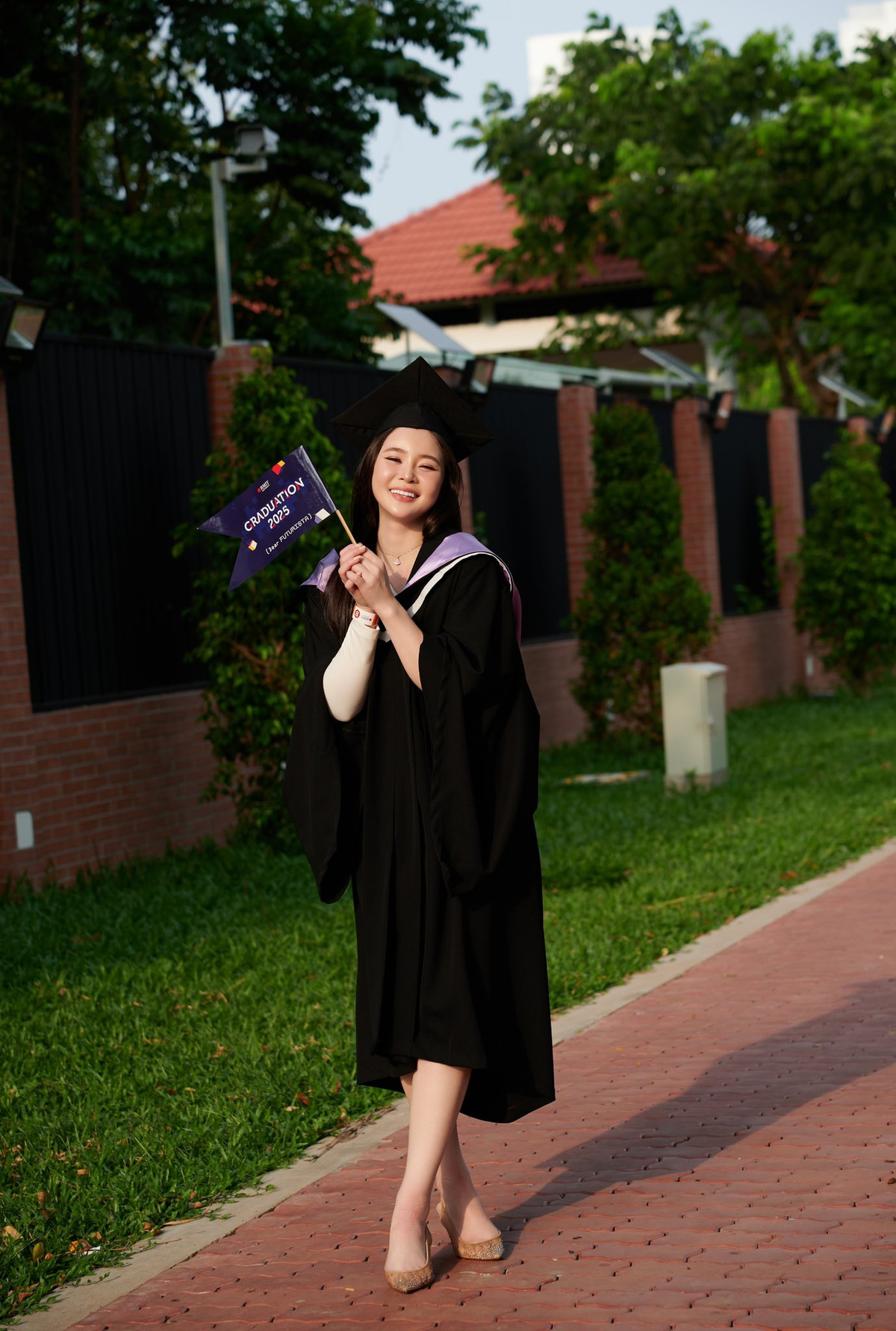 Khi đó, Thái Thảo Nguyên tham gia phụ họa cho một thí sinh khác, được ekip của chương trình chú ý và mời chụp hình ở biển.