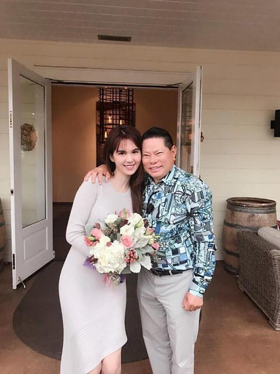 Giữa tháng 12/2016, Ngọc Trinh tới Mỹ ra mắt người nhà và bạn bè của bạn trai. Tuy nhiên, 3 tháng sau, cặp đôi này tuyên bố chia tay.