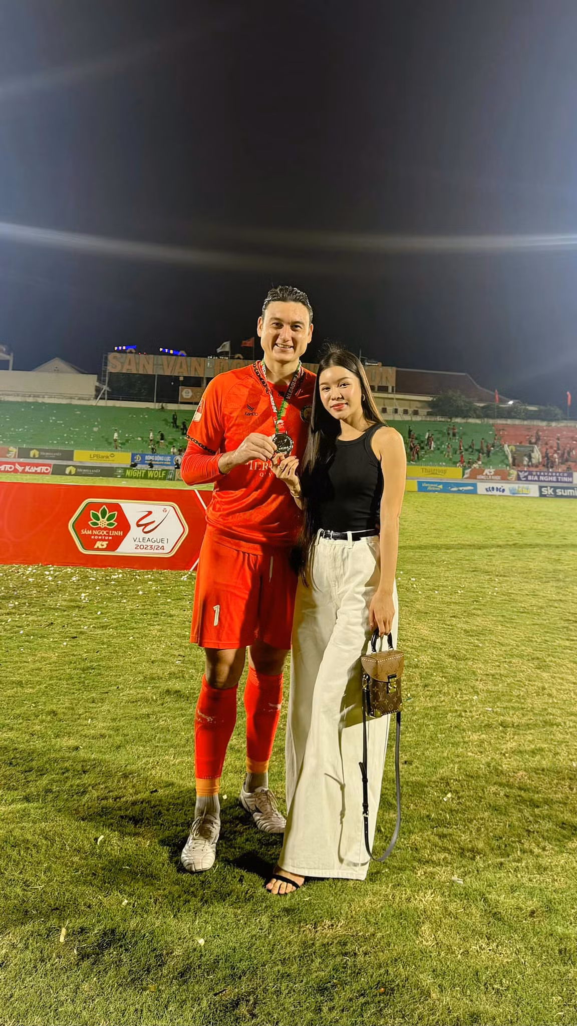 Bà xã Yến Xuân đã đồng hành cùng Văn Lâm qua nhiều năm