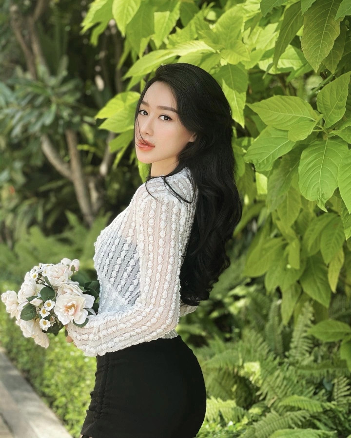 Mới đây, hot girl Hải Phòng khiến cư dân mạng “mắt tròn mắt dẹt” khi đăng tải hình ảnh tập luyện trong phòng gym.