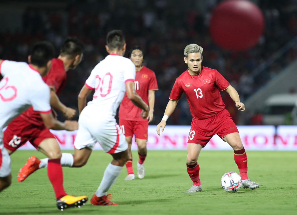 Doi tuyen Viet Nam thang nhe Hong Kong ngay ra mat HLV Troussier-Hinh-6