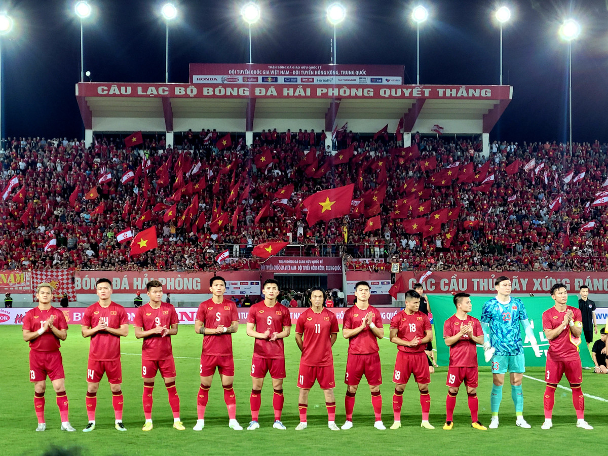 Doi tuyen Viet Nam thang nhe Hong Kong ngay ra mat HLV Troussier-Hinh-8