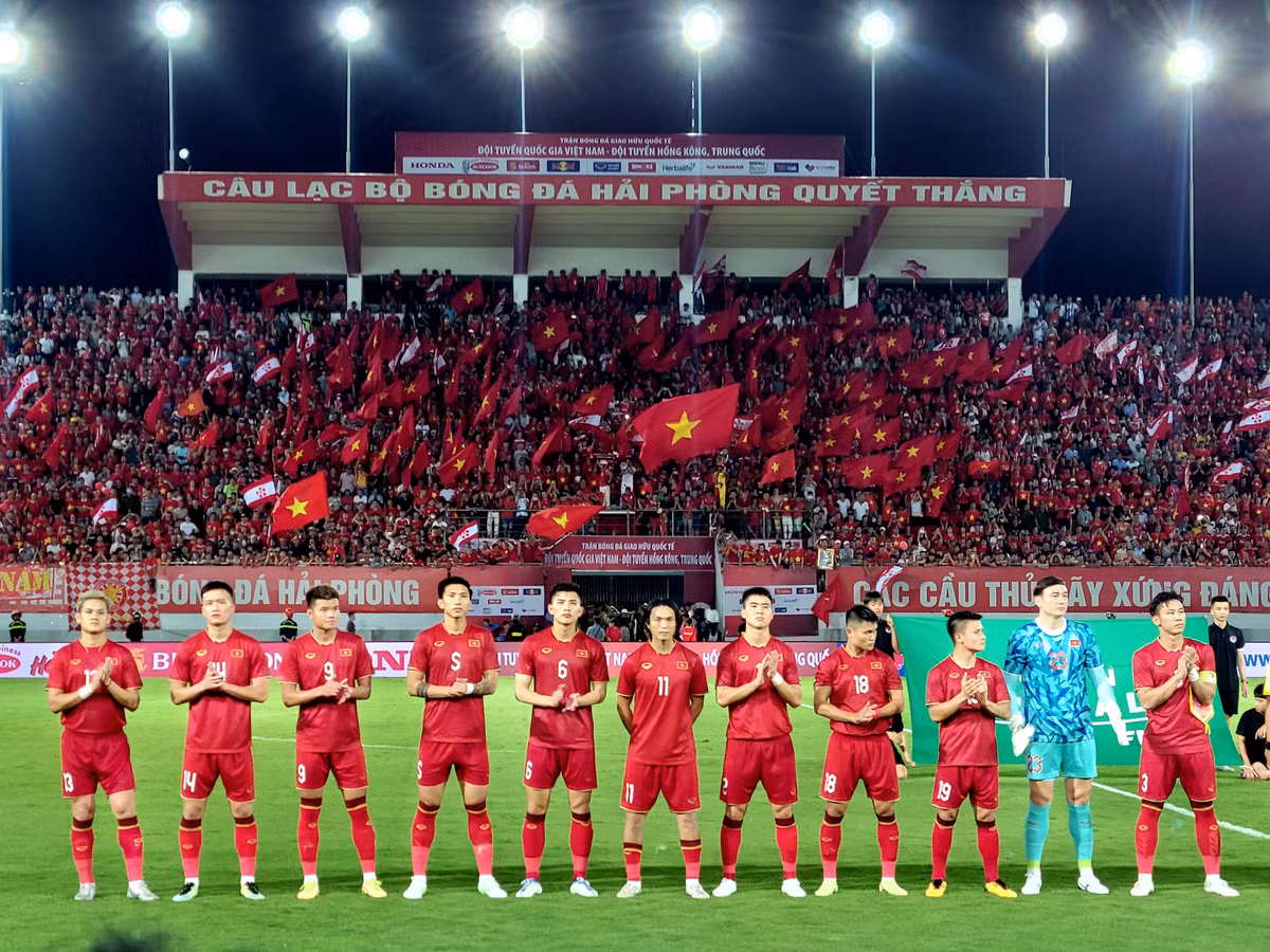 Doi tuyen Viet Nam thang nhe Hong Kong ngay ra mat HLV Troussier-Hinh-8